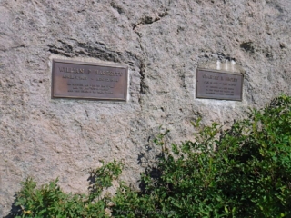 Plaque of remembers on Split Rock