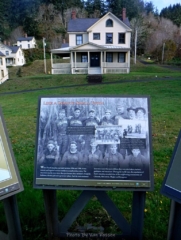 Sign with info about life at the fort and commanding offer's house