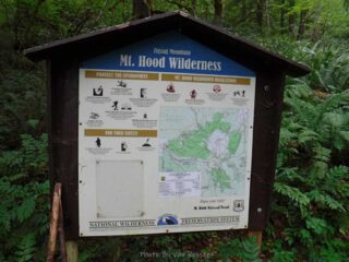 Just a short way up the trail you get the official welcome sign