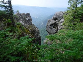 Just before lookout split face in the rock