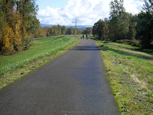 Heading back on the paved Ch'ak Ch'ak Trail