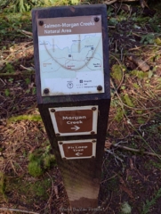 Map post are at intersections on the trail