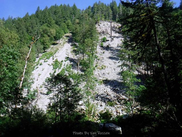 Rock fall cause a cascade area along Cheeney Creek